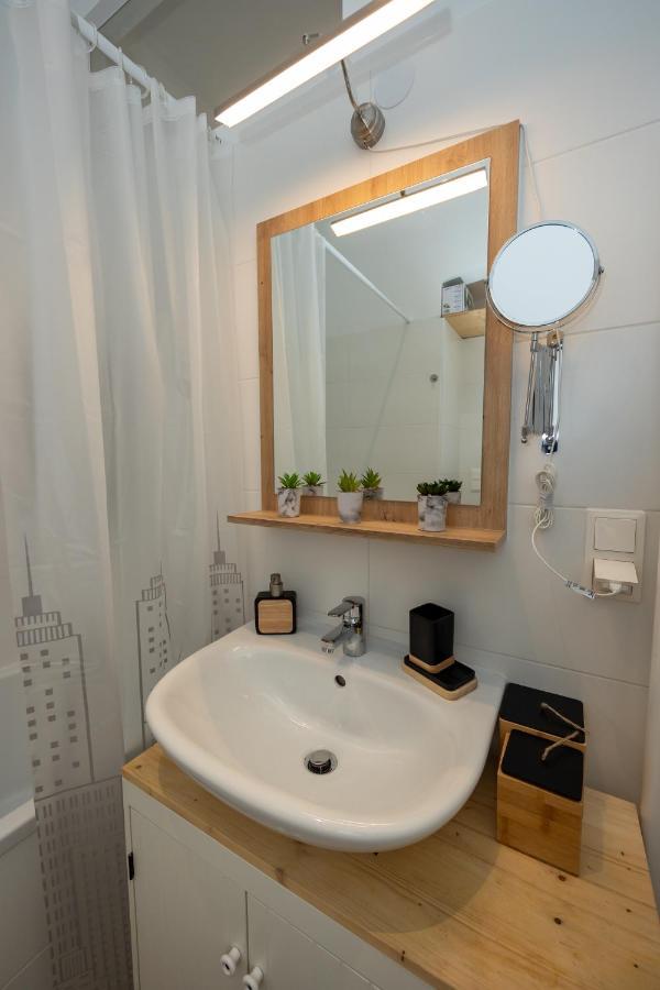 Apartment Delightful 1 Bedroom Near Schoenbrunn And Westbahnhof With Big Porch